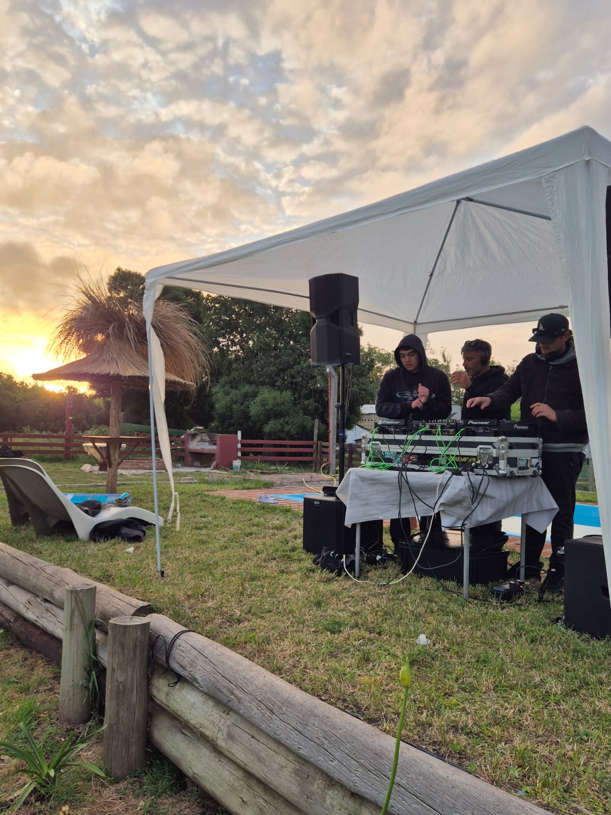 Evento junto a la pileta en Quinta Amancay